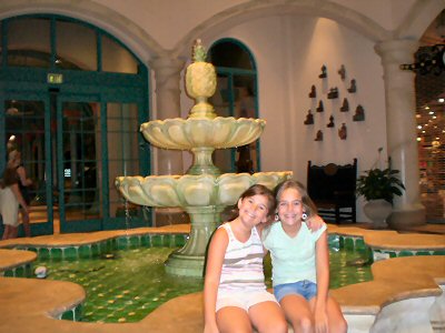 Brinn and Maddy in the CS lobby