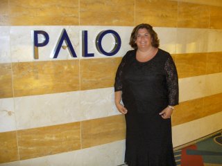Kristen looking lovely outside Palo