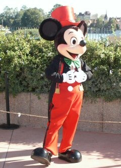 Mickey Statue - OK he's the REAL Mickey, and I only took 19 statue shots!